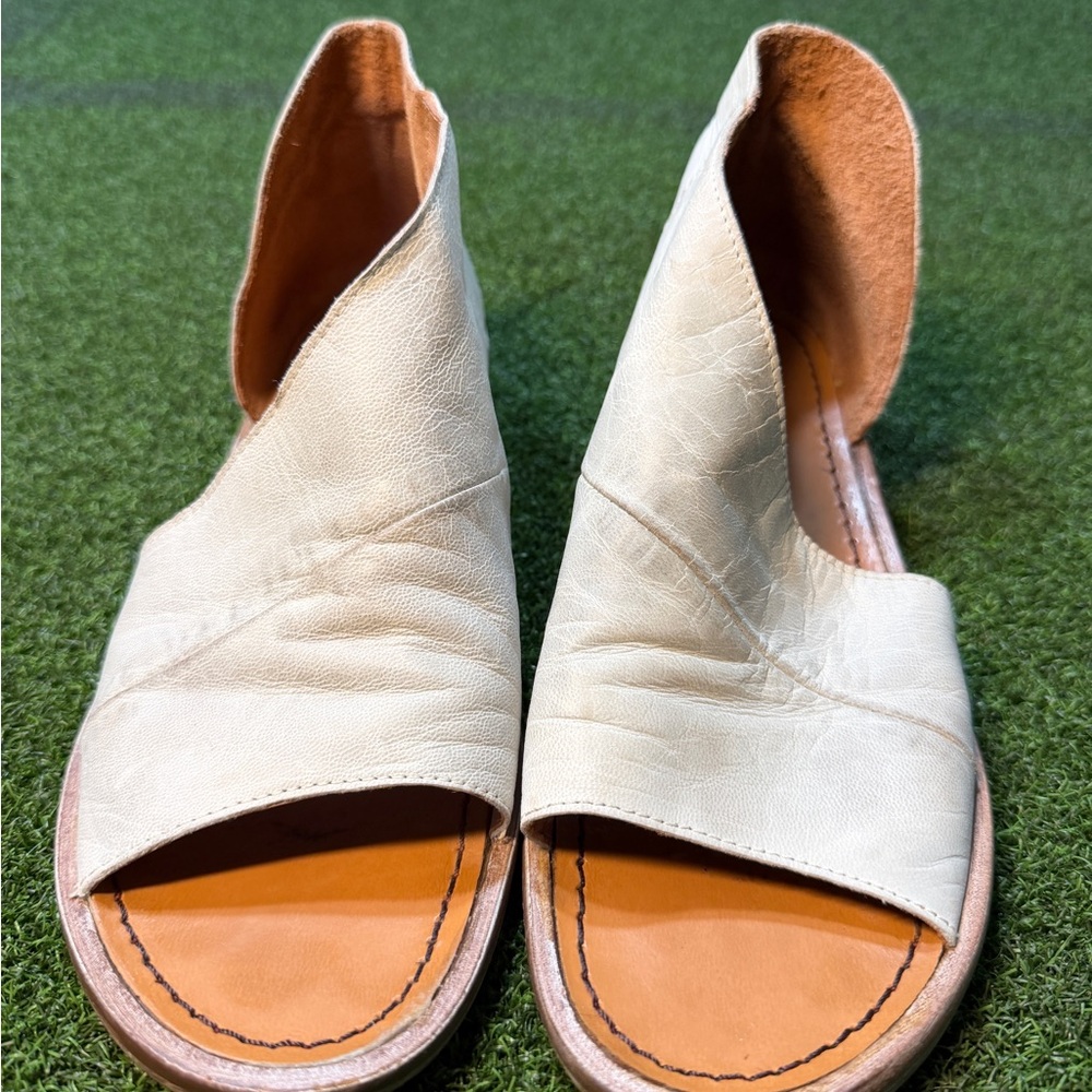 Women’s Gray Open-Toe Leather Sandals